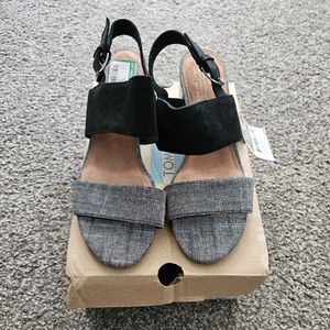 NWT Toms Poppy black suede/chambray sandal size 8